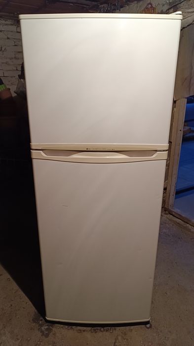 Срочно продаю LG холодильник