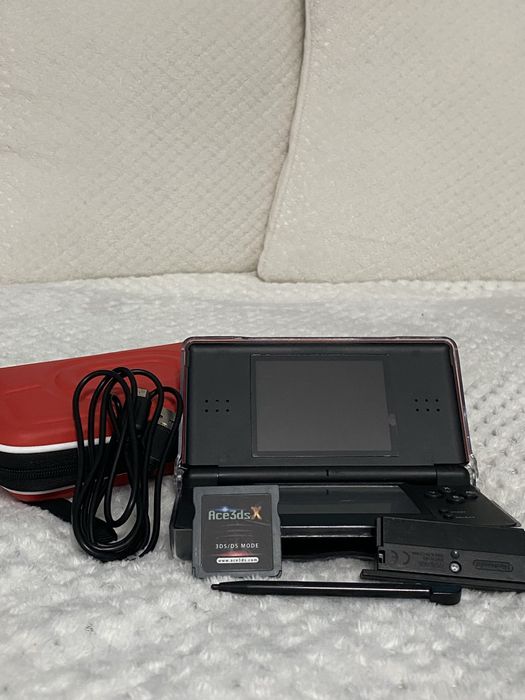 Nintendo DS Lite Black and Red + Cartridge Mod (R4)