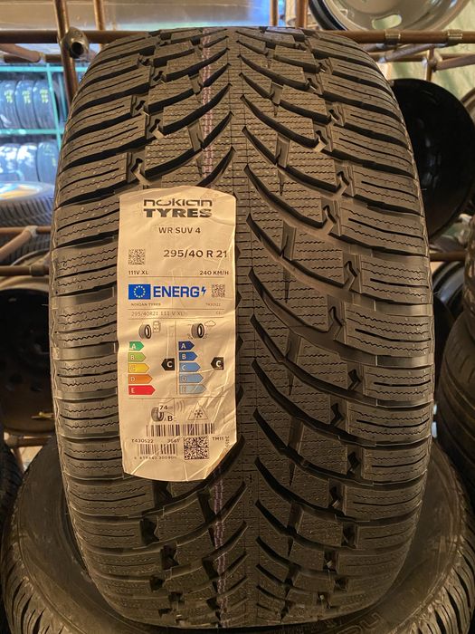 vand anvelope de iarna 295/40/21 Nokian