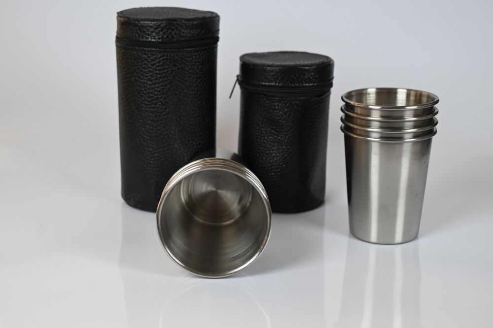 Метални чаши в кожен калъф - 4 бр., 4 размера