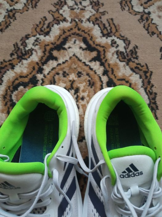 Vând Pantofi sport Adidas Nr 43 1/3 foarte buni