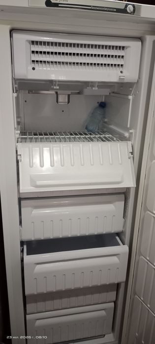 Продам морозильную камеру INDEZIT .