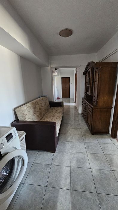 Inchiriez apartament 3 camere