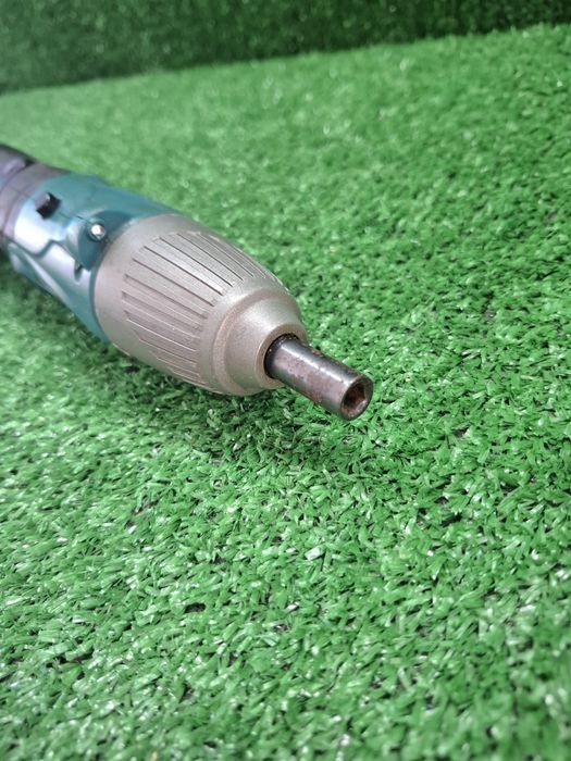 Акумулаторна отвертка на Makita 6723D.