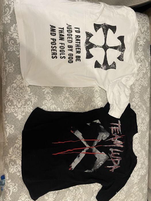 Само бартер дрехи на луда и призрак