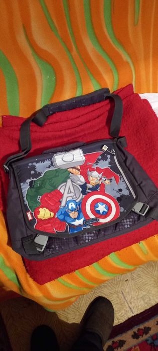 Geanta de umar The Avengers pentru scoala/laptop
