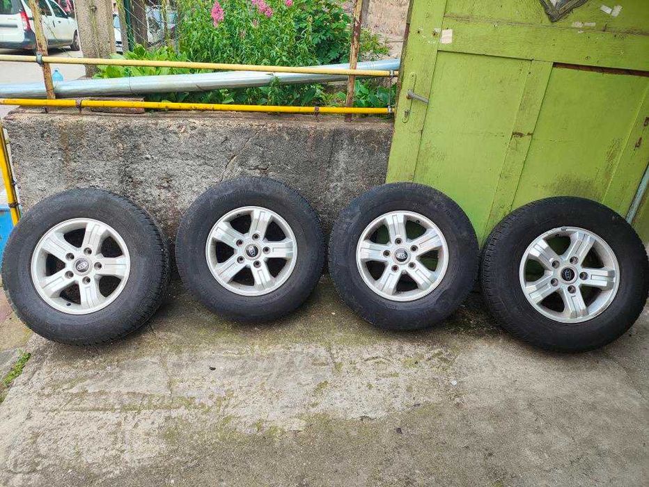 Джанти и гуми за Kia Sorento 2008г.(2 комплекта).Единият е с гуми.