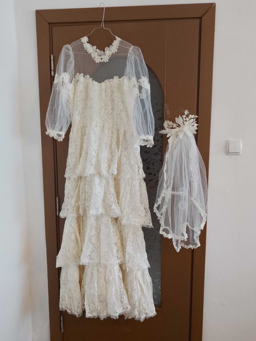 Булченска рокля и воал. Размерите в описанието.