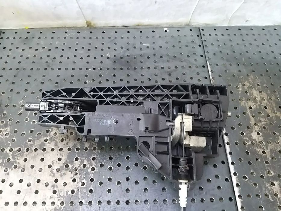 Maner usa dreapta fata audi q3 8u 8u0837886