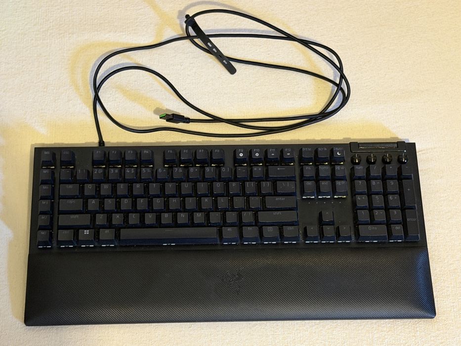 Razer Blackwidow v4 keyboard