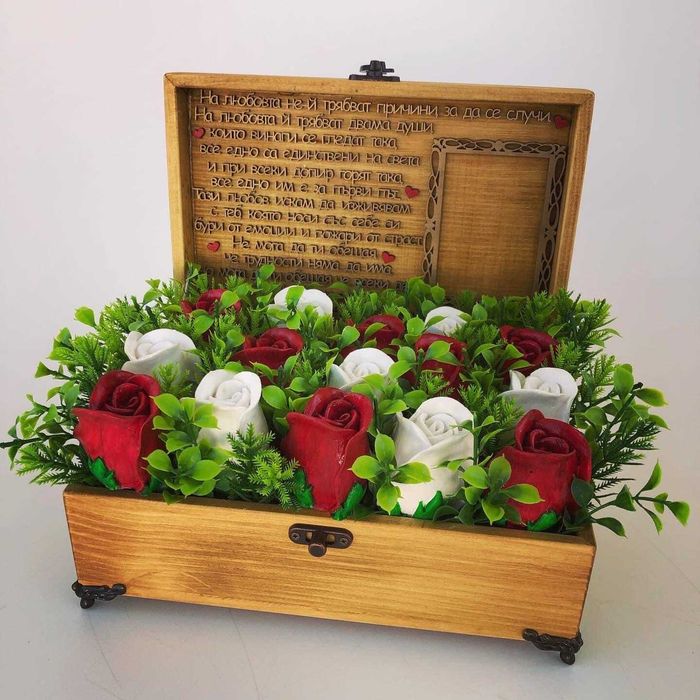 Персонализиран подарък кутия с керамични цветя за жена