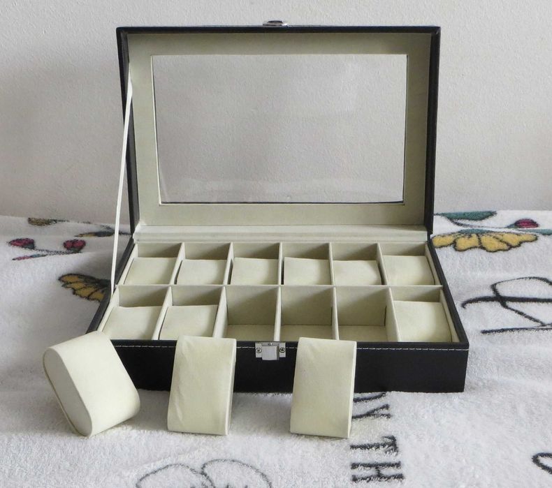 Кутия за 12 часовника (или за бижута)