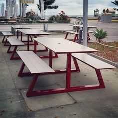 Столы и стулья для кафе, детских садов и дворовых площадок.