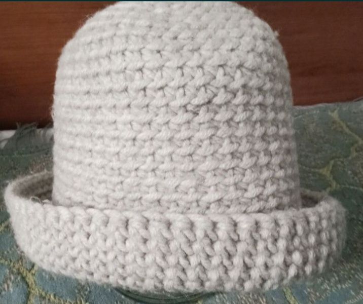 Женские головные уборы срочно 1500