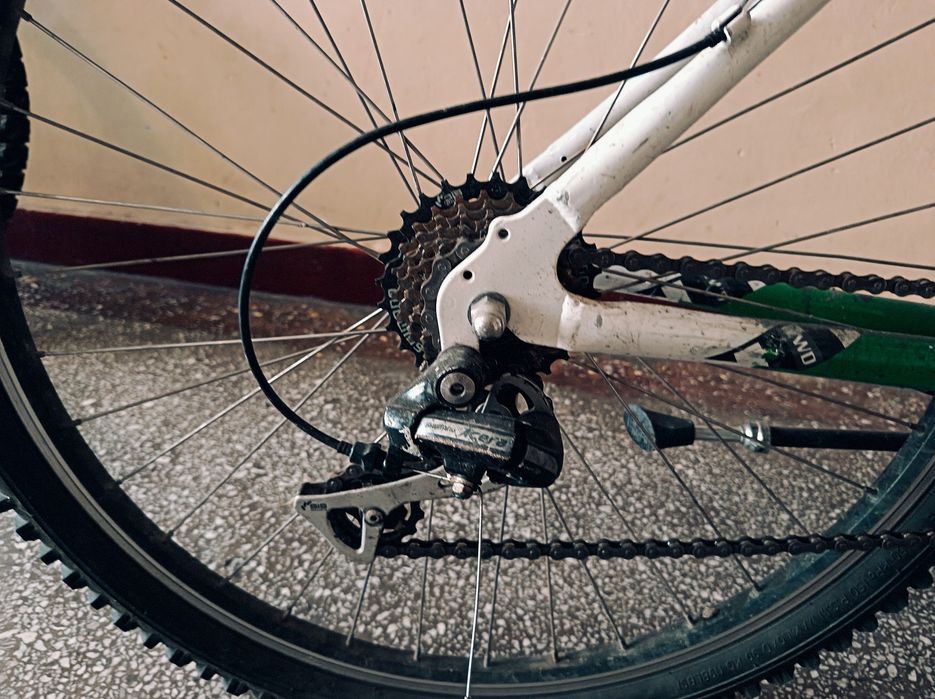 Vând bicicleta .