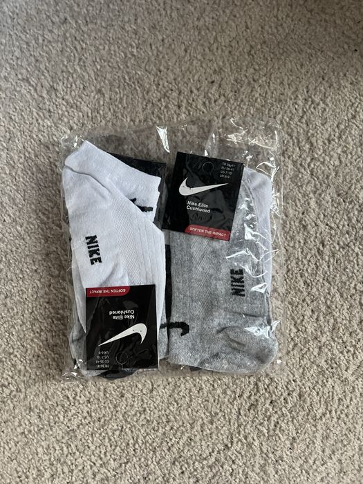 Vând ciorapi noi 4 perechi diferite culorii