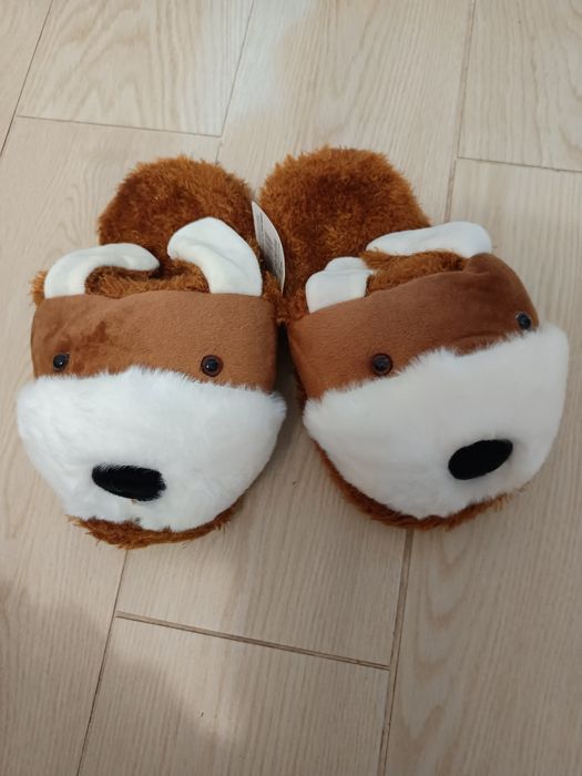 Papuci noi 32- 33 + un trenuleț cadou