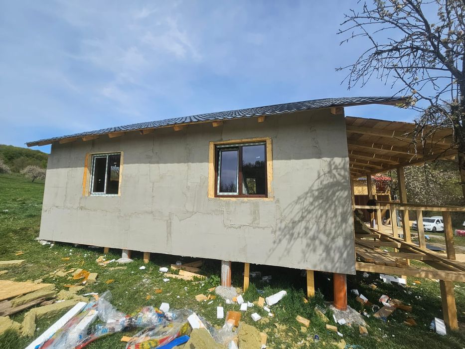 Vând cabane din lemn la cheie