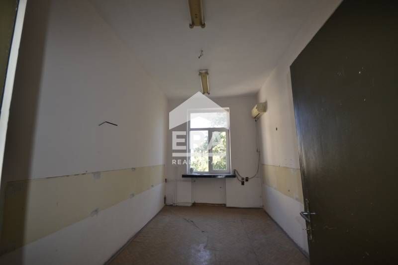 Продава се Офис в Хасково, Център - 566 кв.м за 415 €/кв.м - Снимка #4