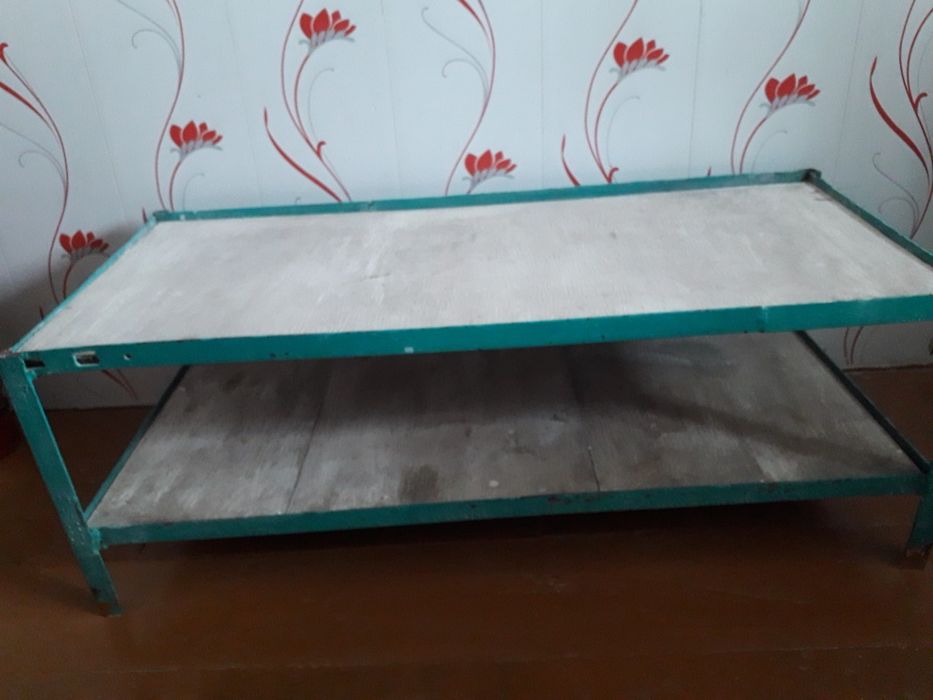 Железная полка-стеллаж