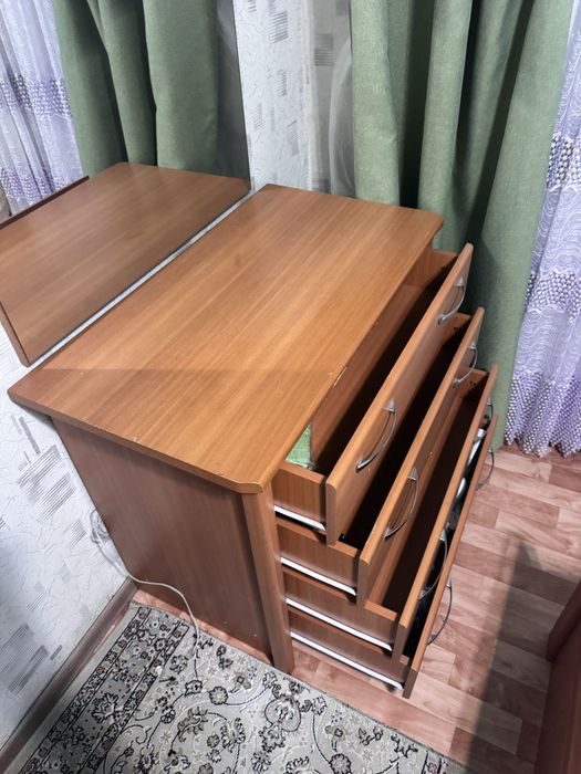 Продается комод с зеркалом