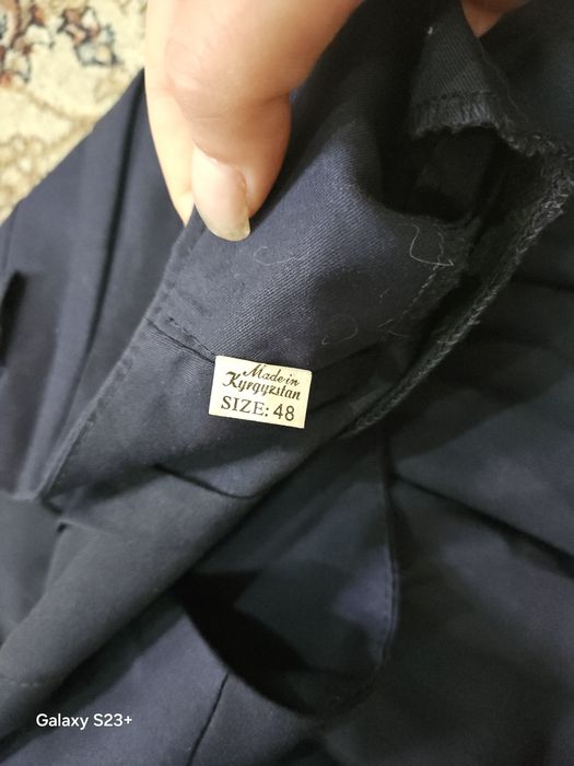 Темно синяя юбочка ниже колен