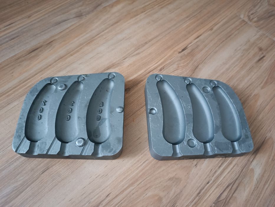 Vând matrita plumb  plus bait crusher cadou