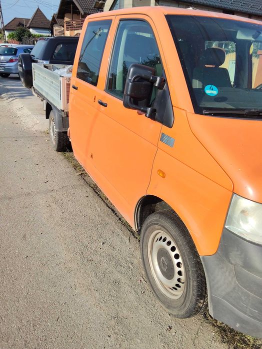 Se vinde Volkswagen T5, 1.9 tdi,6locuri, obloanele sunt de aluminiu și nu sunt lovite sau strâmbe,2anvelope de rezervă,C-uri.
