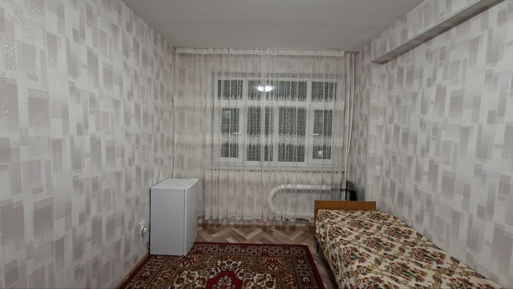 Кадышева  Общежитие 1 ком 6 этаж 9 этажного 200у.е