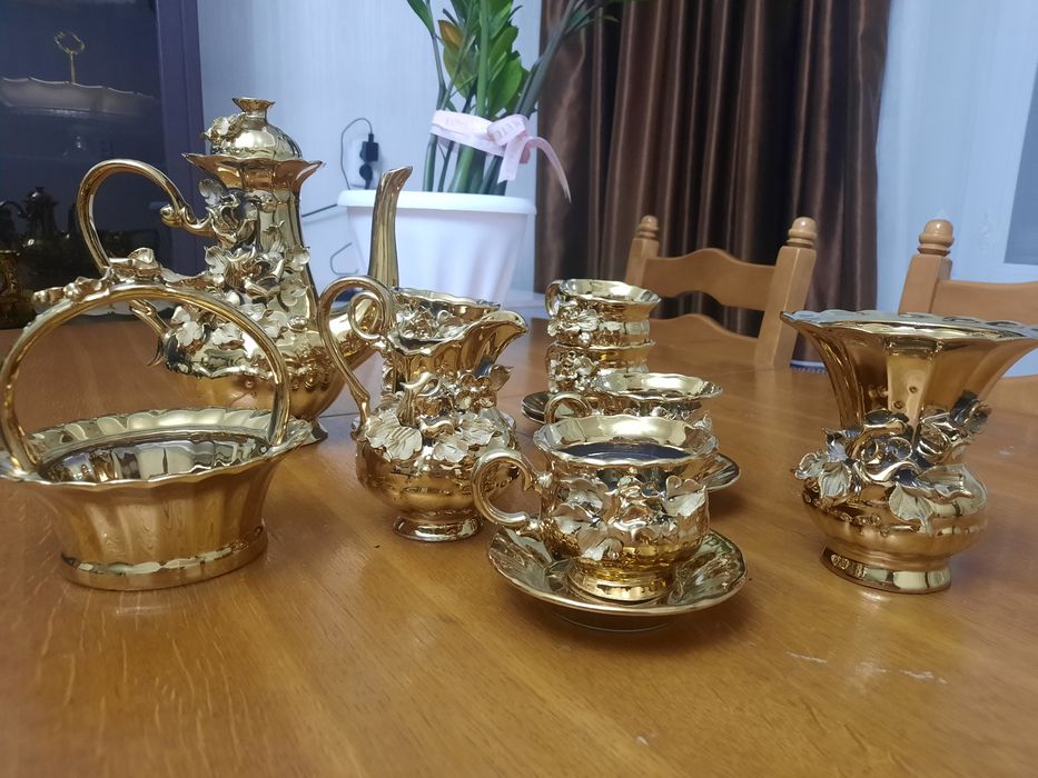 Продам красивый декоративный сервиз