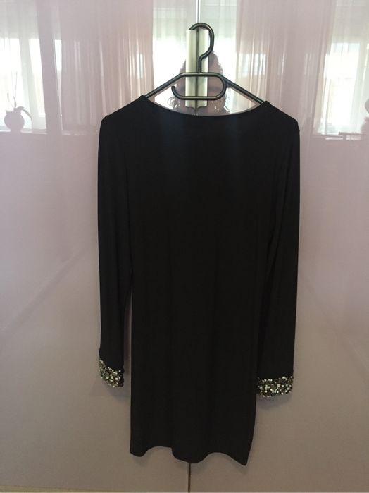 rochie neagra, cu aplicatii pe maneci, marime S