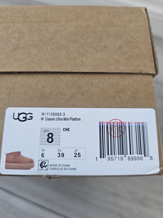 Cisme scurte UGG  37