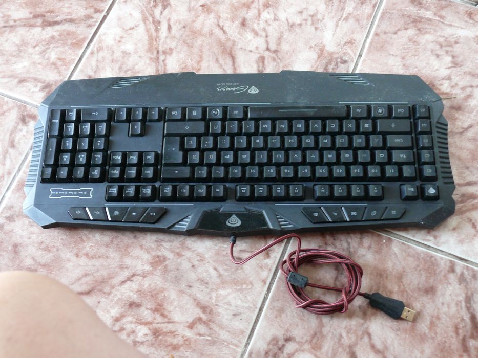Tastatură profesioală iluminată Genesis US 66 QWERTY, impecabilă