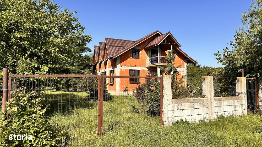 Casă independentă, 5 camere, teren de 3631 mp