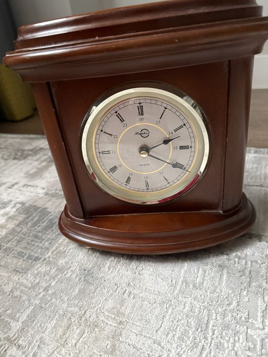 Продам часы дерево