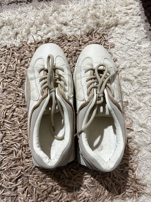 Adidasi pentru femei.