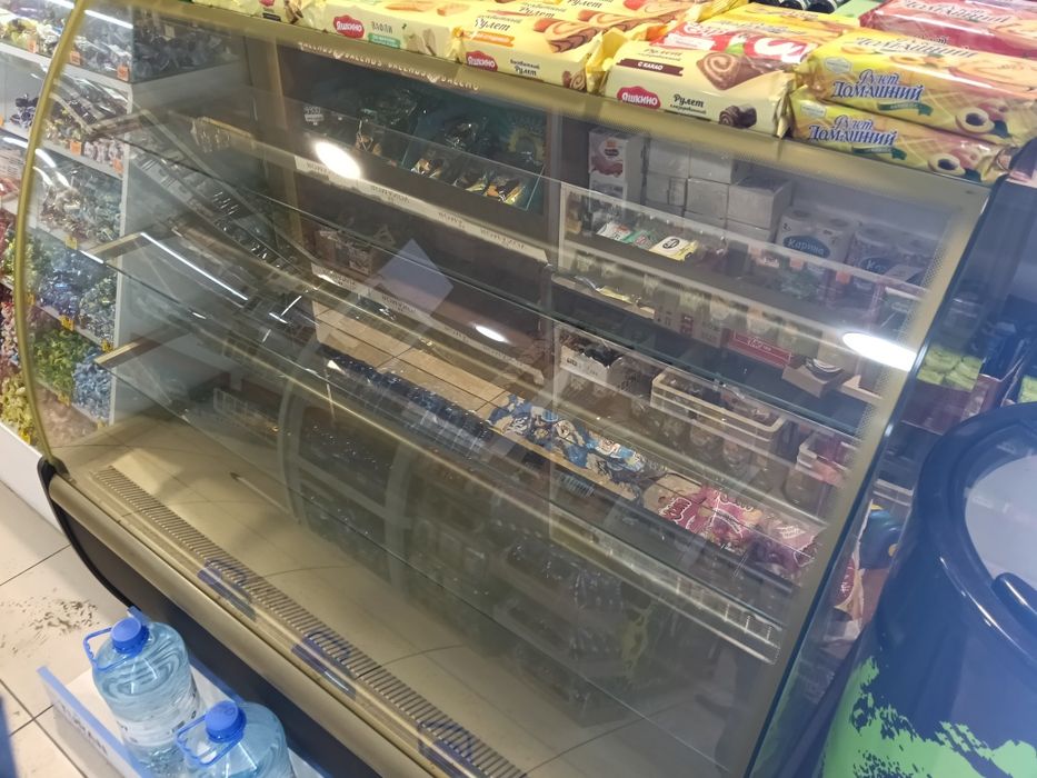 Продам ветрину (холодильник) для магазина