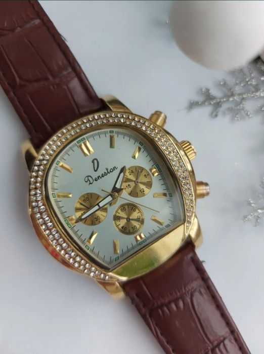 Новые часы наручные.