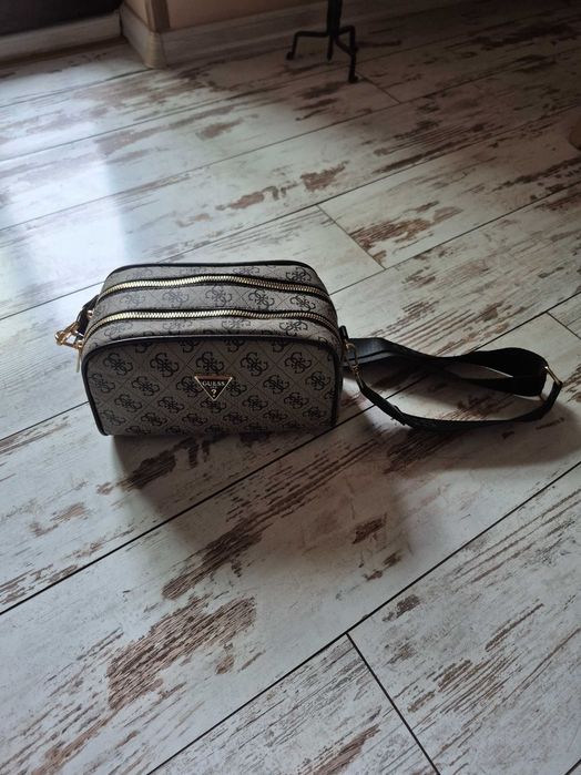 Дамски чанти Guess