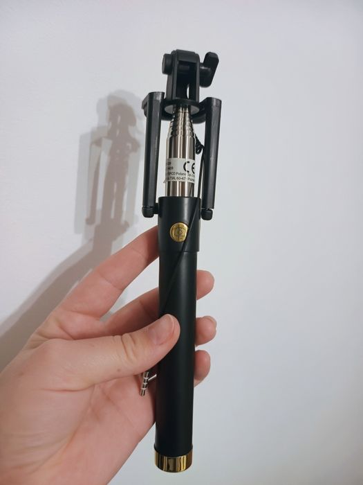 Kendama nouă și una utilizată și selfie stick  nou