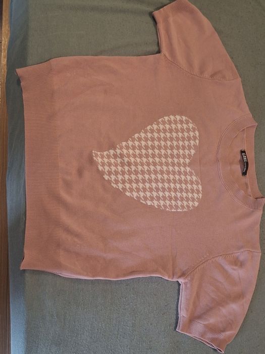 Чисто нова блуза с къс ръкав. Розов цвят, размер S.