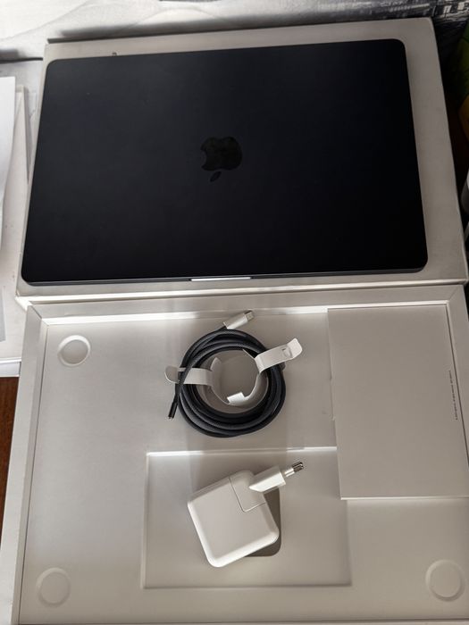 Срочно продам macbook m2 8/512 15дюймов