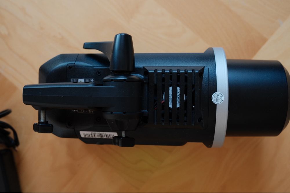 Godox AD600BM – 600 Ws батерийна светкавица, почти нова