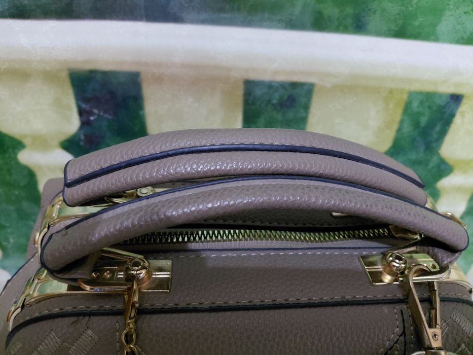 Сумку Michael Kors продам