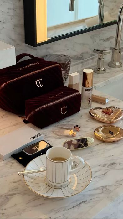Charlotte Tilbury оригинал косметичка