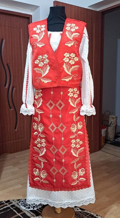 Costum femei disponibil M L