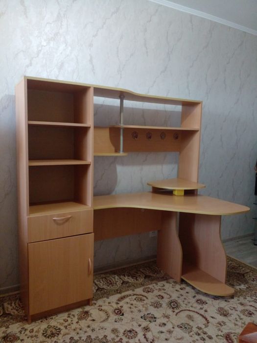 Стол компьютерный