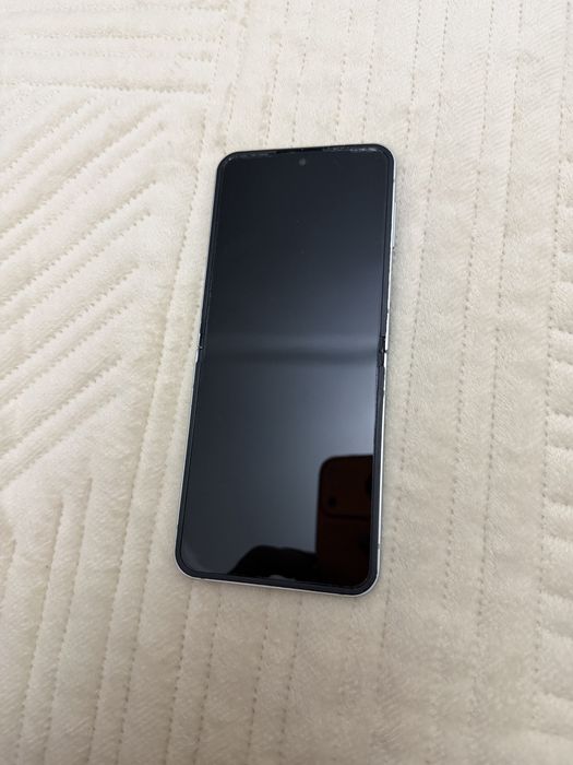 Samsung Galaxy Z Flip6 256гб