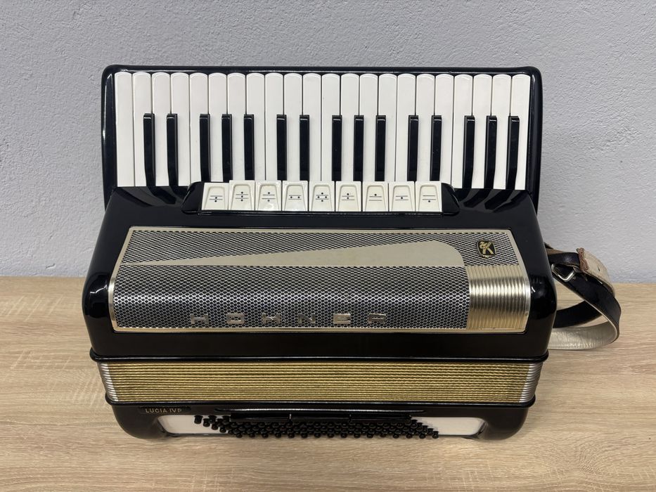 Acordeon Hohner Lucia 4p cu 96 de basi