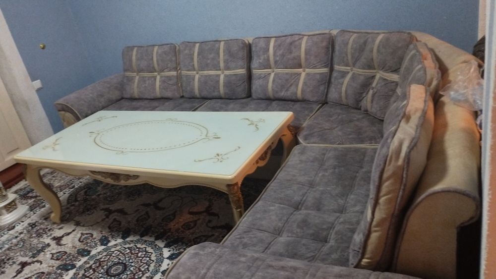 Срочна угалок +стол  сотилади